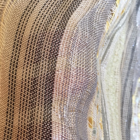 NWOT - Beautiful scarf/ wrap - Picture 4 of 8